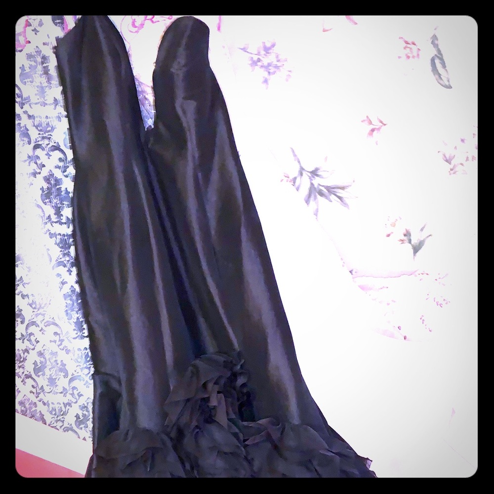 Stunning Rachel Allen Gown, Size 12 (Runs small)
